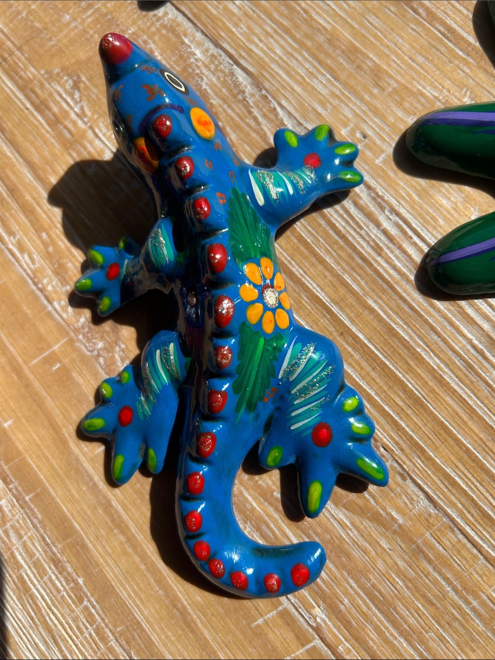 Hand-Painted Mexican Talavera Pottery Gecko Figurine.
